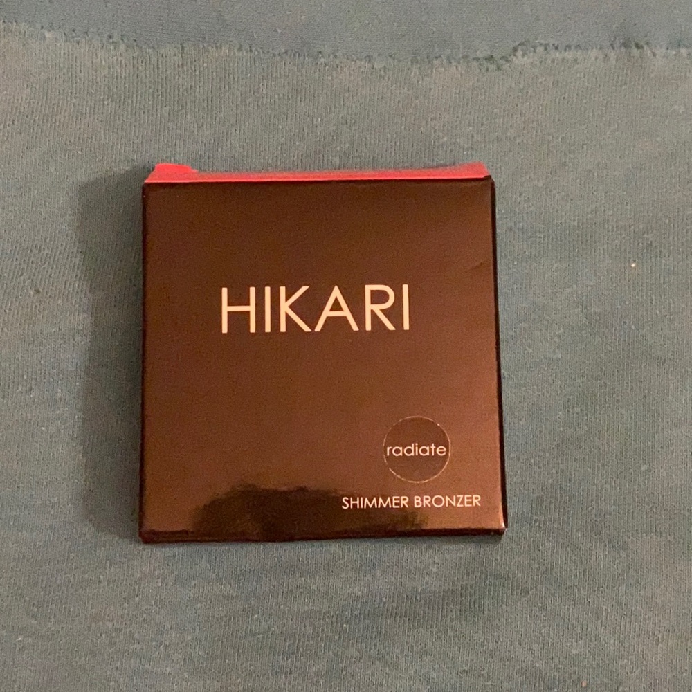 Hikari radiant shimmer bronzer